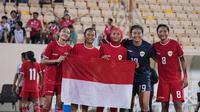 Octavianti Dwi Nurmalita (paling kiri) saat memperkuat Timnas Indonesia Wanita (Instagram/octaviantidwi_nurmalitaa)