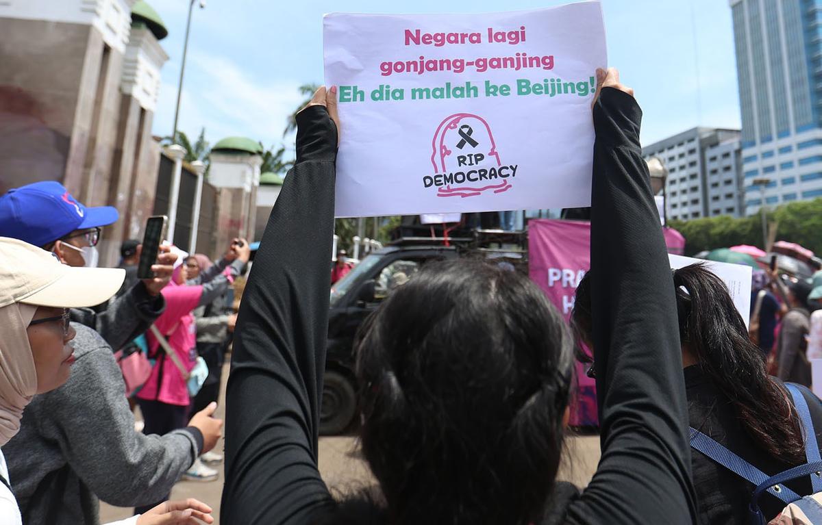 FOTO: Perempuan Turun ke Jalan, Suarakan Keadilan dan Hentikan Kekerasan