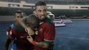 Pemain Timnas Indonesia, Boaz Solossa dan Stefano Lilipaly, merayakan gol yang dicetaknya ke gawang Filipina laga Piala AFF 2016 di Philippine Sports Stadium, Filipina, Selasa (22/11/2016). (Bola.com/Nicklas Hanoatubun)