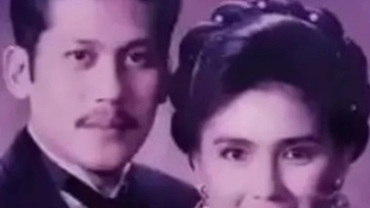 Kehebatan Yati di dunia hiburan sudah banyak diakui orang, di samping kisah rumah tangganya yang harmonis. Yati juga dikenal sebagai penyanyi lantaran tahun 1989 ia pernah meluncurkan diskografi single Enak.