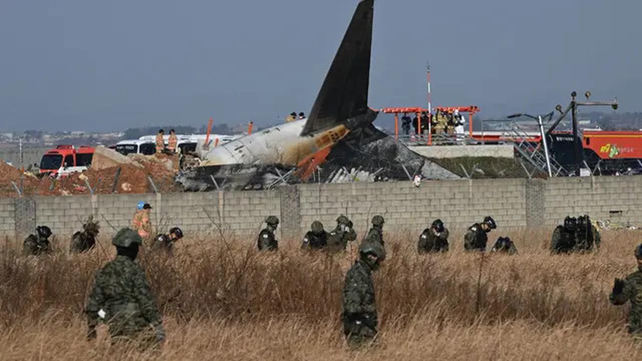 Pesawat Terbakar di Bandara Gimhae Busan Korea Selatan, 169 Penumpang dan 7 Awak Dievakuasi