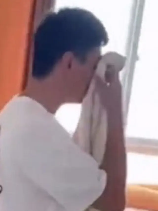 Viral Ayah Menangis Gara-Gara Anak Dapat Nilai Jelek, Mengaku Kecewa Berat