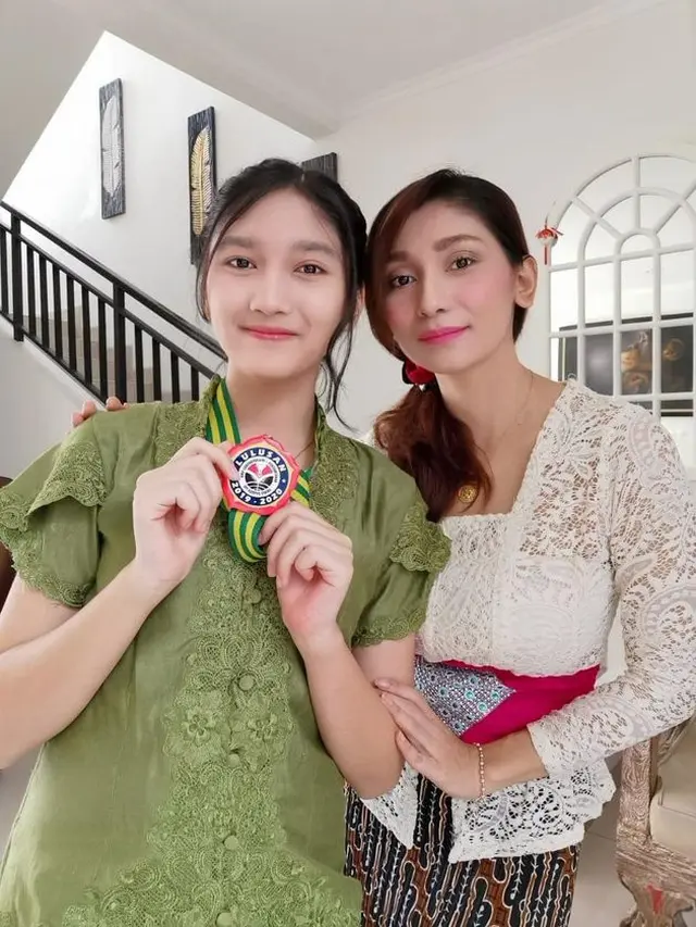 7 Potret Yasyfa Az Zahra, Putri Baby Margaretha yang Jarang Diekspose