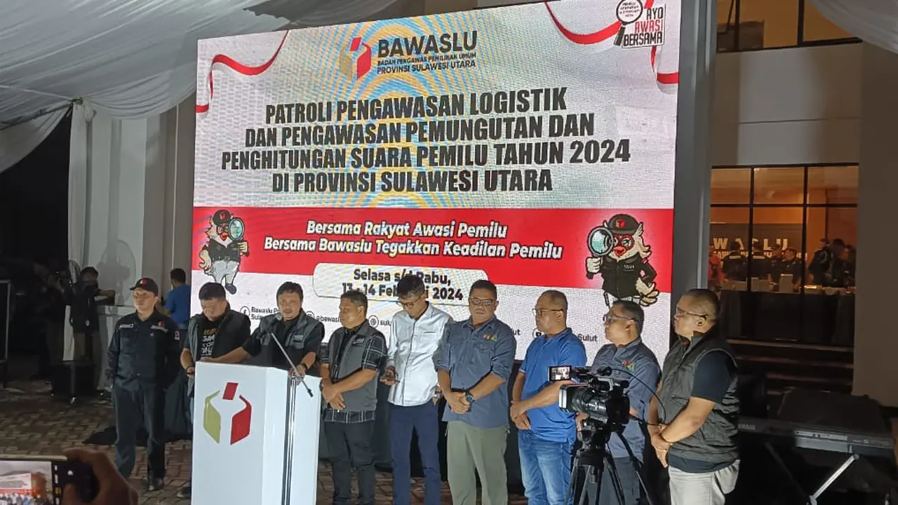 Ketua Bawaslu Provinsi Sulut Ardiles Mewoh didampingi Tim Penegakkan Hukum Terpadu (Gakumdu) di Kantor Bawaslu Sulut, Rabu (14/2/2024) malam.