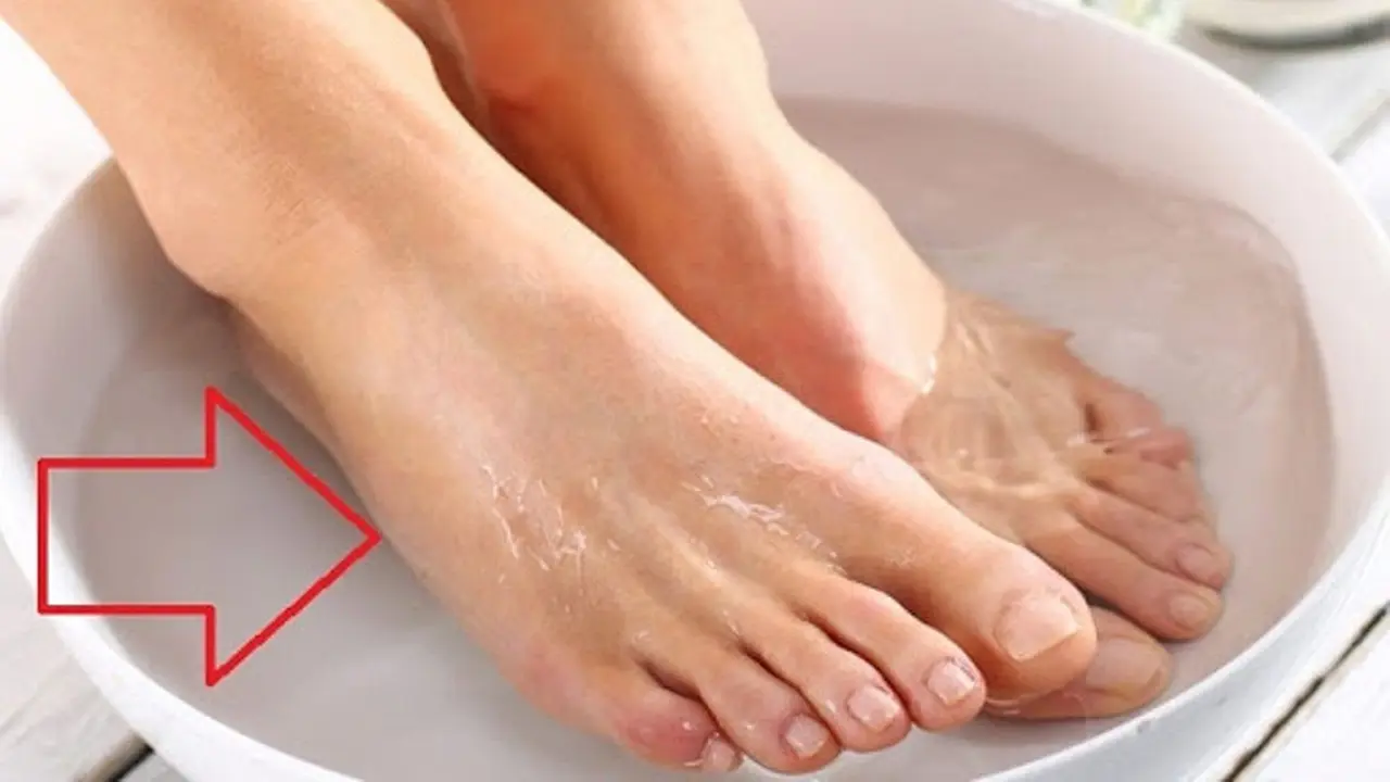 Rendam Kaki dengan Air Garam, 5 Manfaat Ini Akan Anda Rasakan