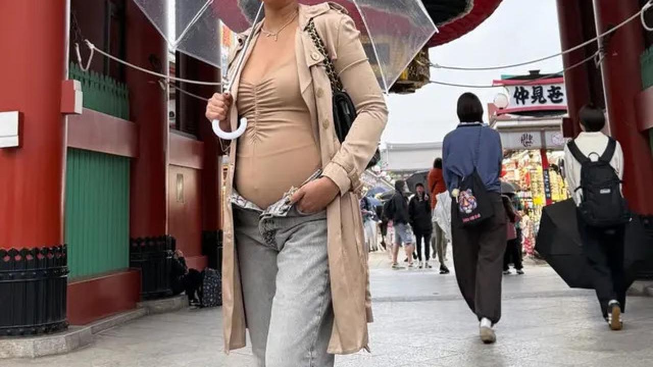6 Potret Tampilan Kimmy Jayanti Pamer Baby Bump Hamil Anak ke-3 saat di Jepang, Pertahankan Tubuh Super Model di Usia Kandungan 5 Bulan