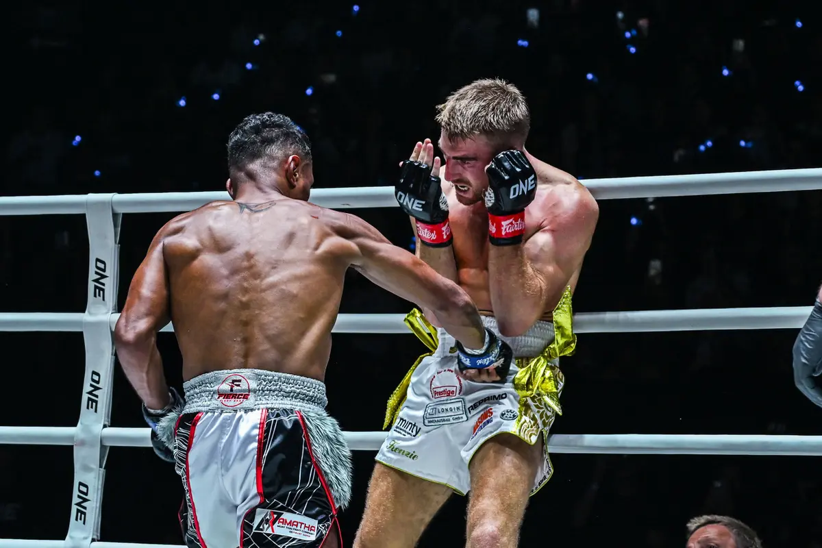 Jonathan Haggerty Menang TKO Lawan Felipe Lobo