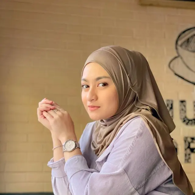 6 Artis Ini Mantap Berhijab Usai Putuskan Mualaf, Banjir Pujian