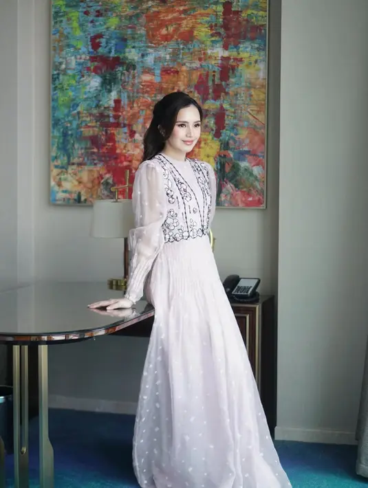 Beby Tsabina tuai pujian saat dirinya tampil jadi muse memeragakan busana koleksi Ramadan dari Khanaan [@bebytsabina]