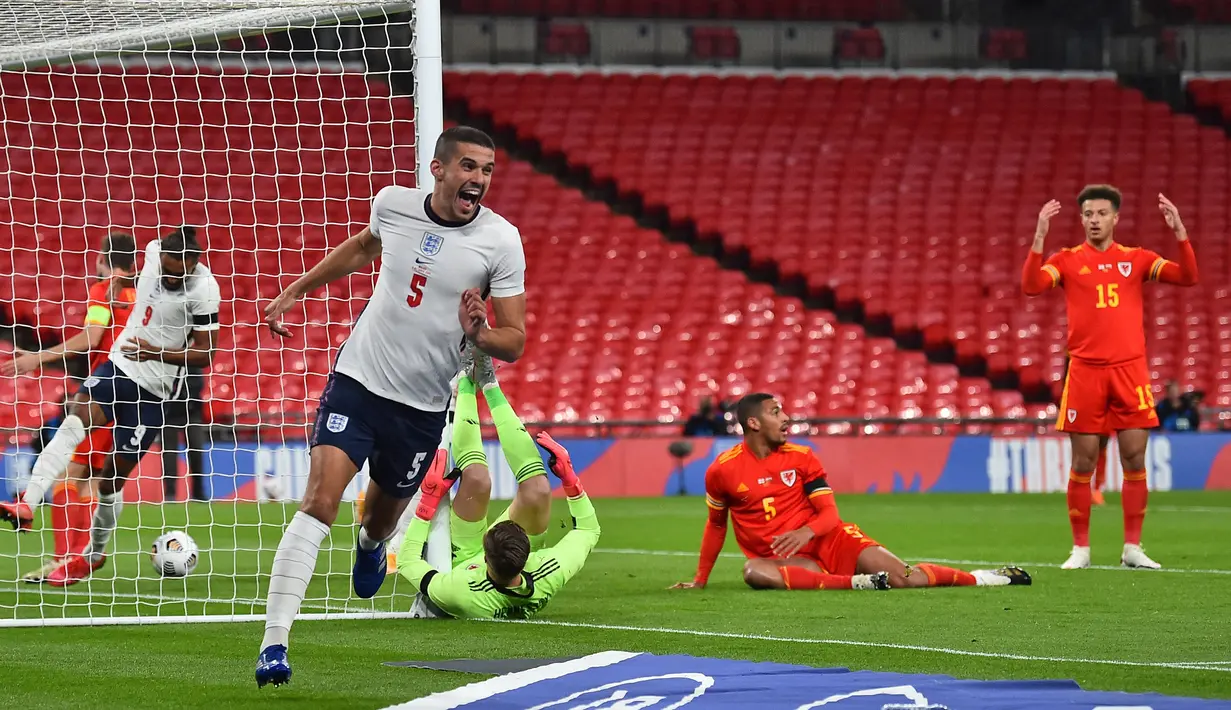 Conor Coady dipilih Southgate karena penampilan gemilangnya bersama Wolverhampton di Liga Primer musim 2020/2021. Namun ia tak pernah menjadi pilihan utama di lini pertahanan, kalah dari Tyrone Mings dan Harry Maguire sebagai duet John Stones. (Foto: AFP/Pool/Glyn Kirk)
