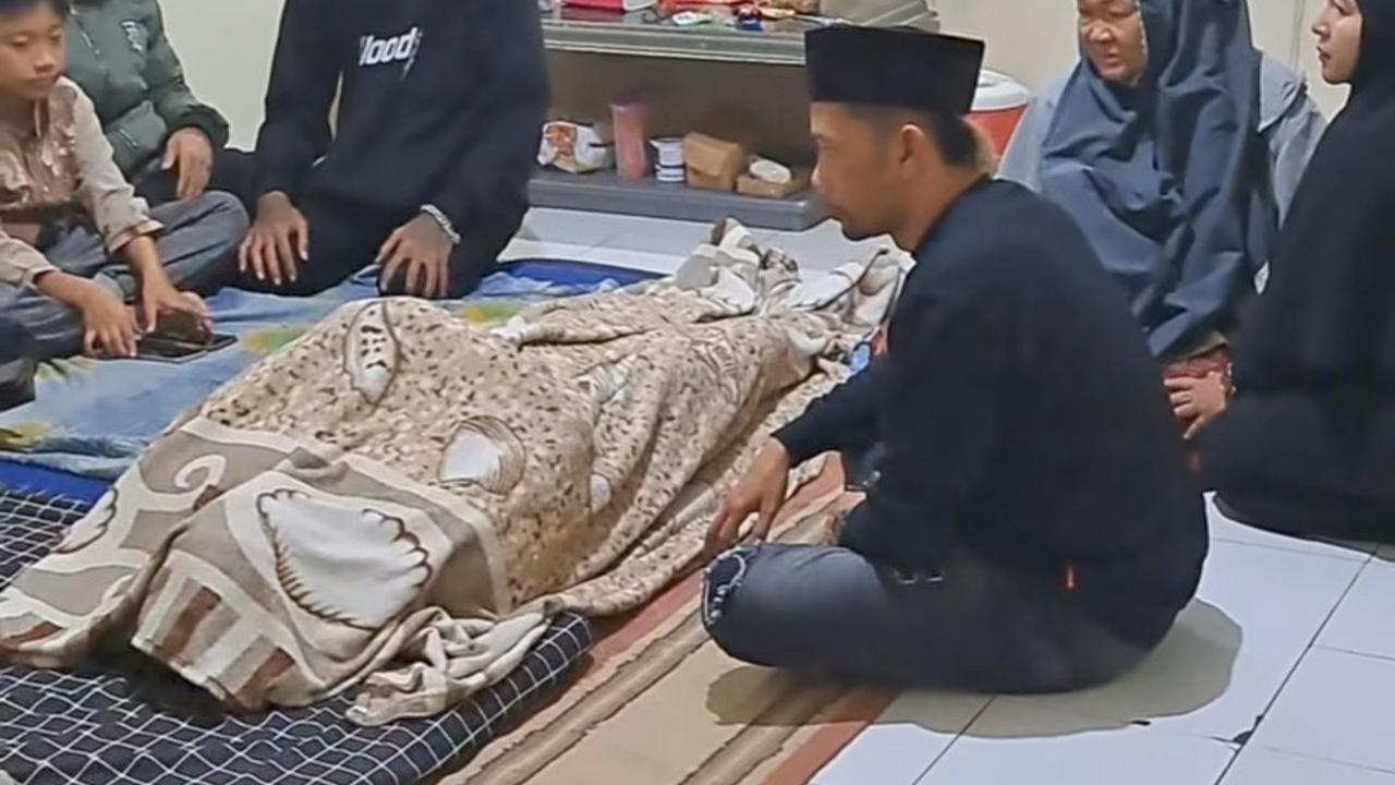 Kondisi Terkini Rumah Duka Kang Gobang Preman Pensiun, Rekan Artis Turut Hadir