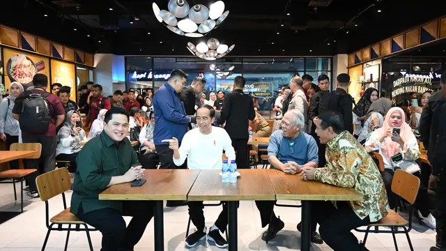 Presiden Jokowi bersama Menteri BUMN Erick Thohir dan Menteri PUPR Bambang Hadimuljono