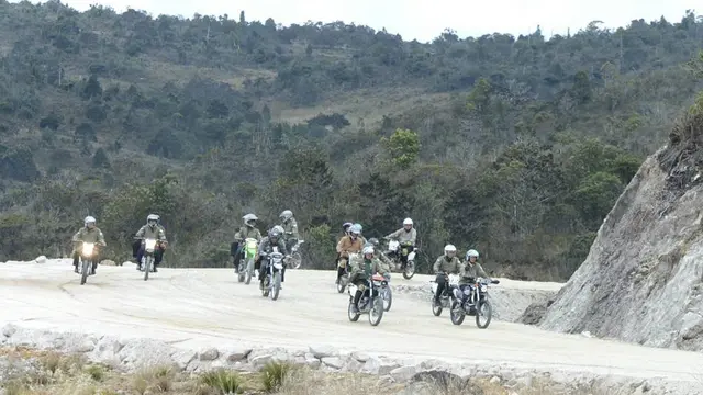 20170510-Aksi Jokowi Naik Motor Trail-Pool