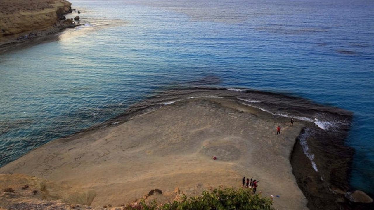 Tradisi unik warga Mesir puaskan diri di pantai sebelum puasa
