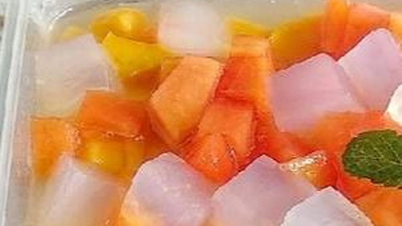 3.	Puding Es Buah Segar