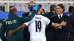 Pemain Italia, Francesco Caputo, saat ditarik keluar lapangan pada laga melawan Moldovadi Stadion Artemio Franchi, Kamis (9/10/2020). Italia menang dengan skor 6-0. (Marco Bucco/LaPresse via AP)