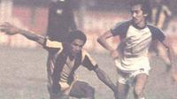 Adolf Kabo saat berseragam Perseman Manokwari. (Bola.com/Repro Suara Merdeka)
