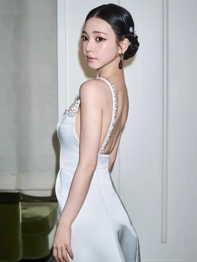 Bukan Hanya Pakai Hanbok Modern, Karina aespa Tampil Elegan dengan Hairdo Era Joseon di Met Gala 2026