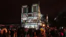 Katedral Notre-Dame Paris resmi dibuka kembali pada Sabtu (7/12/2024), atau lima tahun setelah kebakaran besar yang hampir meruntuhkan bangunan berusia 860 tahun tersebut. (Dimitar DILKOFF/AFP)