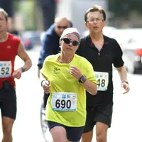 Ilustrasi kacamata lari. (Photo by Roman Biernacki on Pexels)