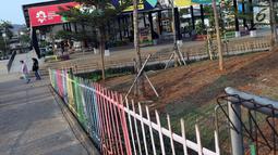 Kondisi salah satu pintu masuk kawasan RTH/RPTRA Kalijodo, Jakarta. Selasa (24/7). Sebelumnya, warganet ramai membahas di media sosial ihwal kondisi RTH dan RPTRA Kalijodo yang terlihat terbengkalai. (Liputan6.com/Helmi Fithriansyah)