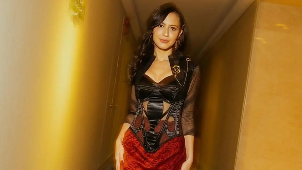 7 Potret Pevita Pearce di Red Carpet dan Gala Premiere Sri Asih, Stunning Abis