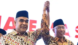 Sekjen Gerindra Ahmad Muzani memperkenalkan calon gubernur Lampung yang sudah diputuskan oleh Ketua Umum Partai Gerindra Prabowo Subianto, yakni Rahmat Mirzani Djausal untuk maju di Pilkada 2024. (Foto: Istimewa).