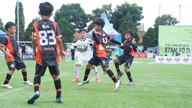 E7AM Football Challenge