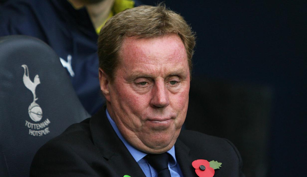 Harry Redknapp. Pelatih asal Inggris yang kini berusia 65 tahun ini merebut gelar Manager of The Season di Liga Inggris pada musim 2009/2010 bersama Tottenham Hotspur yang dibesutnya mulai Oktober 2008 hingga Juni 2012. Spurs dibawanya finis di peringkat ke-4 di musim tersebut. (AFP/Chris Ratcliffe)