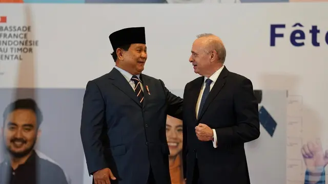 Menteri Pertahanan Republik Indonesia Prabowo Subianto bertemu Duta Besar Prancis untuk Indonesia Olivier Chambard.