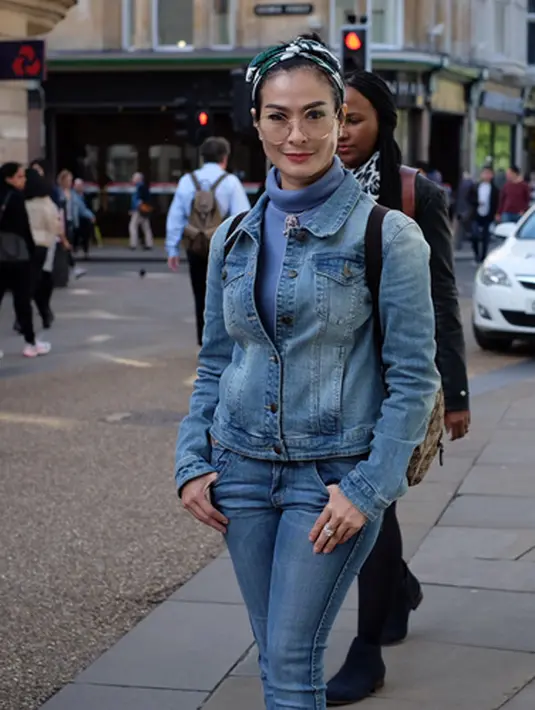 Salshadilla Juwita putri sulung Iis Dahlia dengan suami pertamanya, sejak lama mengingkinkan pendidikan di luar negeri. Perempuan yang menyukai dunia olahraga dan marketing itu akan mengambil jurusan sport marketing di Inggris. (Instagram/isdadahlia)