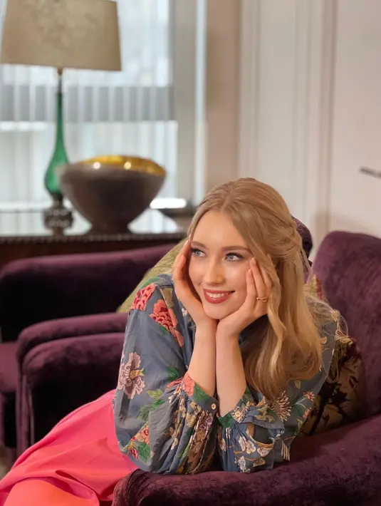 <p>Sebulan sebelum final Miss Supranational 2022, Jasmin ditunjuk menggantikan posisi Sabrina Binder. Sabrina Binder adalah juara Miss Supranational Germany 2022 yang tidak bisa berangkat berkompetisi. Foto: Instagram.</p>