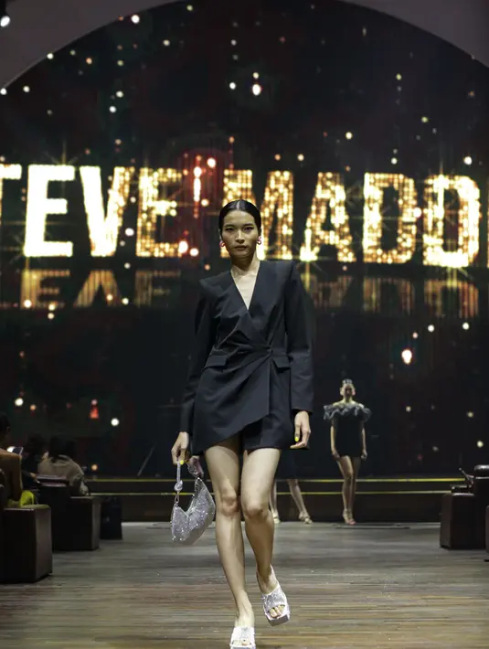 Selain alas kaki, Steve Madden juga memiliki koleksi hand bags yang fleksibel. Tidak hanya bisa digunakan untuk acara formal, tapi juga kasual. Foto: Document/Steve Madden.