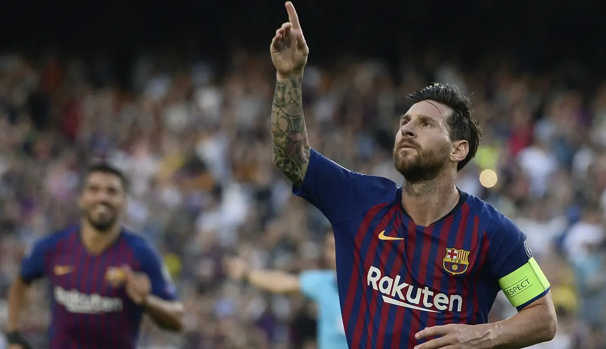Lionel Messi. Sayap kanan Argentina berusia 35 tahun yang kini menjalani musim kedua bersama PSG ini telah mengoleksi 6 gelar top skor di ajang Liga Champions, yaitu pada musim 2008/2009 hingga 2011/2012, 2014/2015 dan 2018/2019, kesemuanya diraih bersama Barcelona. Gelar top skor terakhirnya diraih usai mengoleksi 12 gol dari 10 laga di musim 2018/2019. Sayang, Barcelona tersingkir dari Liverpool di babak semifinal pada musim tersebut. (AFP/Josep Lago)