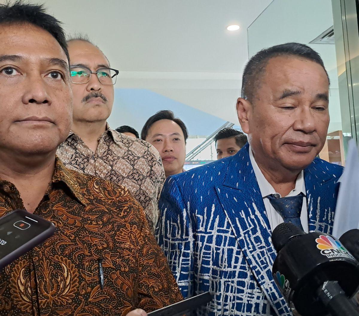 "Analisa kami, dan analisa beberapa ahli sepertinya memang ada oknum tertentu yang menginginkan bisnis ini tutup di Indonesia," aku Hotman.