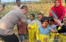 Fakta Menarik: Polres Bangka Barat Gagas Ketahanan Pangan dari Pekarangan, Libatkan Anak TK Panen Melon