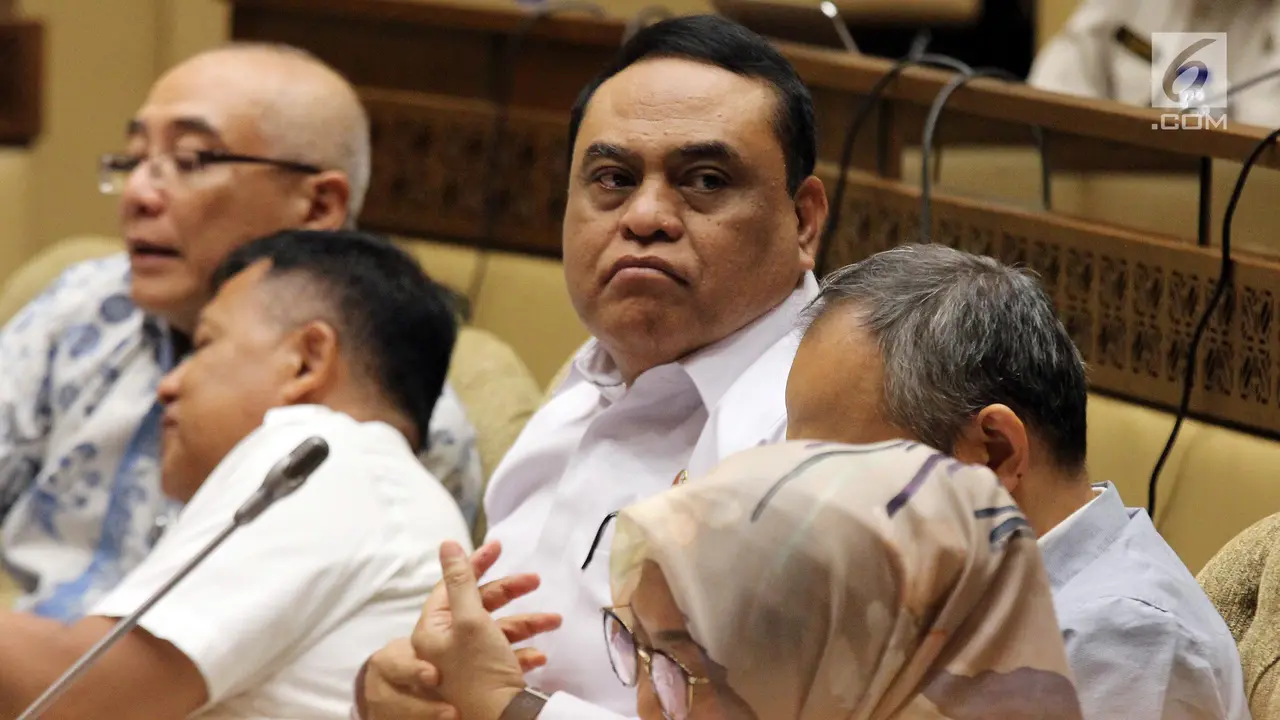 Menpan RB Bahas CPNS dan Tenaga Honorer di DPR