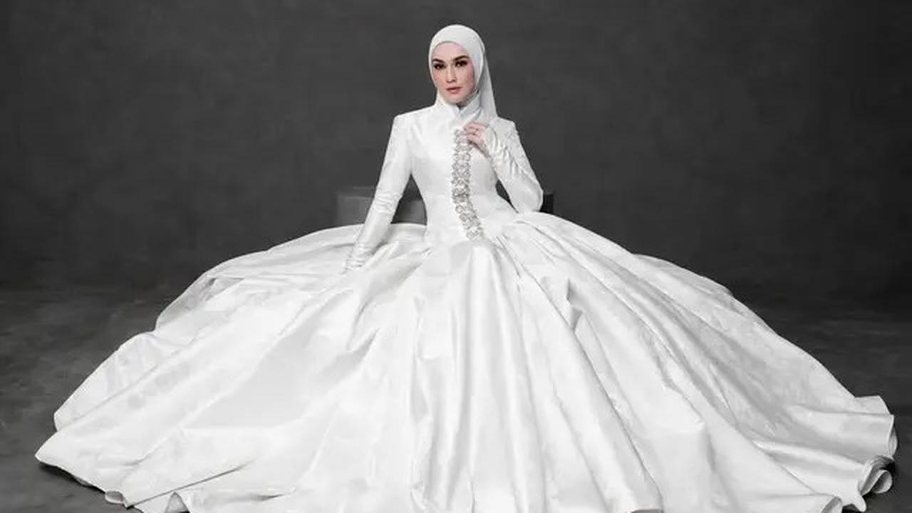 Photoshoot Irish Bella Bersama Keluarga, Inspirasi Menarik Outfit Formal dan Bertema Adat
