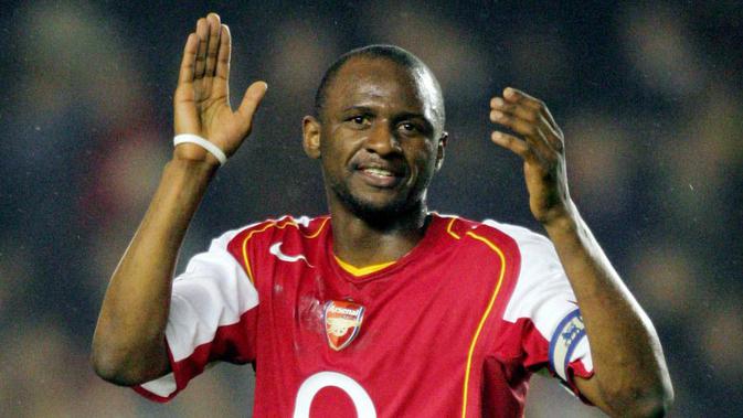 Patrick Vieira - Vieira adalah pemain penting sekaligus pilihan utama Arsene Wenger di lini tengah The Gunners. Pria asal Prancis ini adalah sosok kapten yang membawa Arsenal menjuarai Liga Inggris musim 2003/04 tanpa sekali pun menelan kekalahan. (AFP/Odd Andersen)