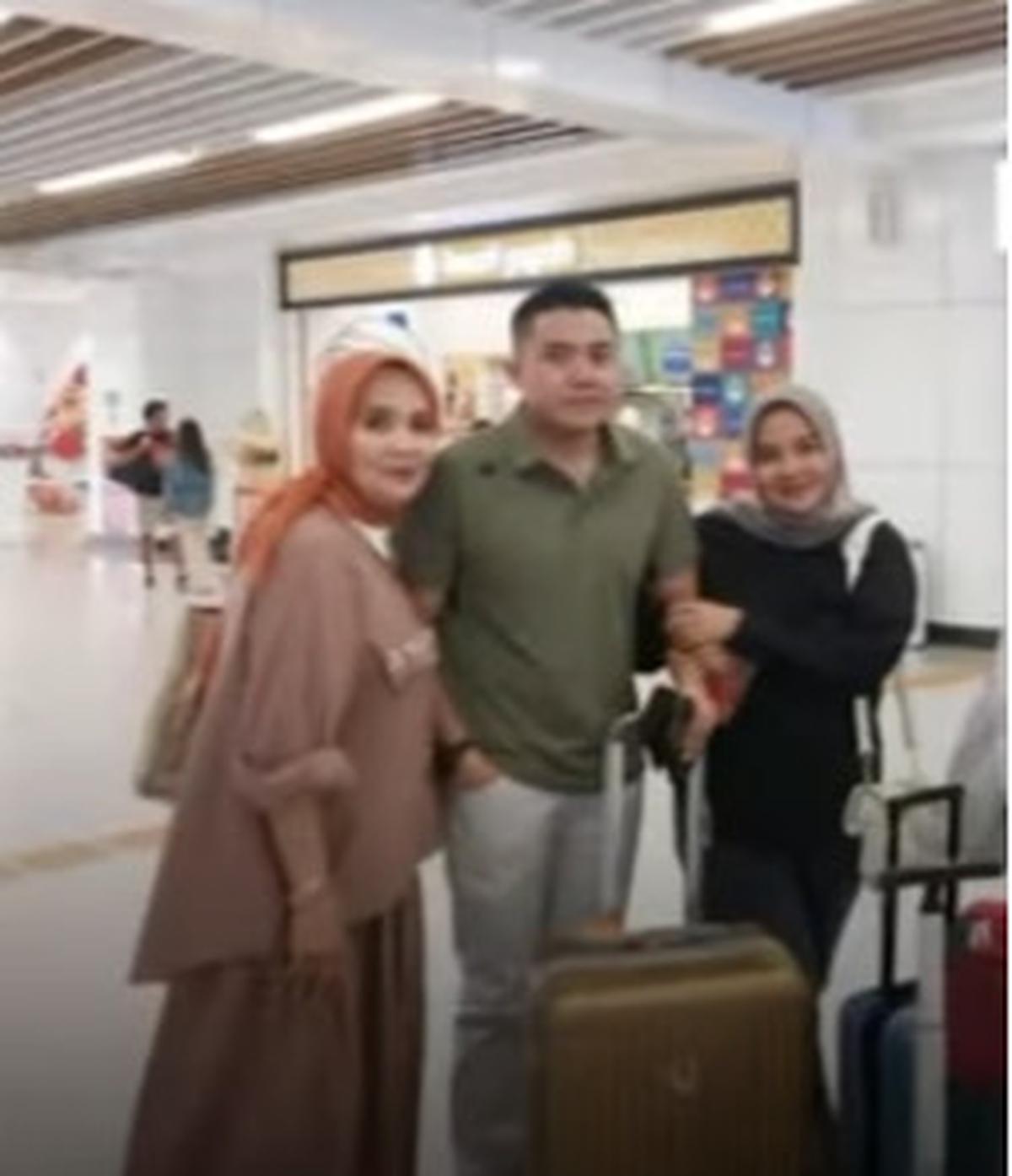 Momen Manja Mayor Teddy saat diusapi Oleh Seorang Wanita