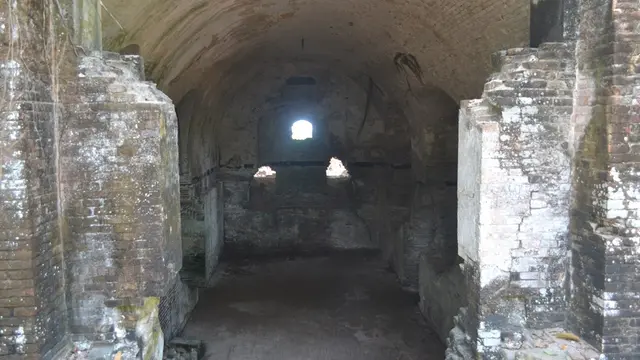 Benteng peninggalan Portugis di timur Nusakambangan. (Foto: Liputan6.com/Muhamad Ridlo)