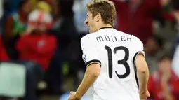 Selebrasi striker Jerman Thomas Mueller seusai menjebol gawang Inggris di babak 16 besar PD 2010 di Free State Stadium, Bloemfontein, 27 Juni 2010. Jerman unggul 4-1. AFP PHOTO / JEWEL SAMAD 