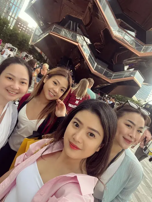 <p>Potret Valencia Tanoesoedibjo di Amerika (foto: Instagram Valenciatanoe)</p>