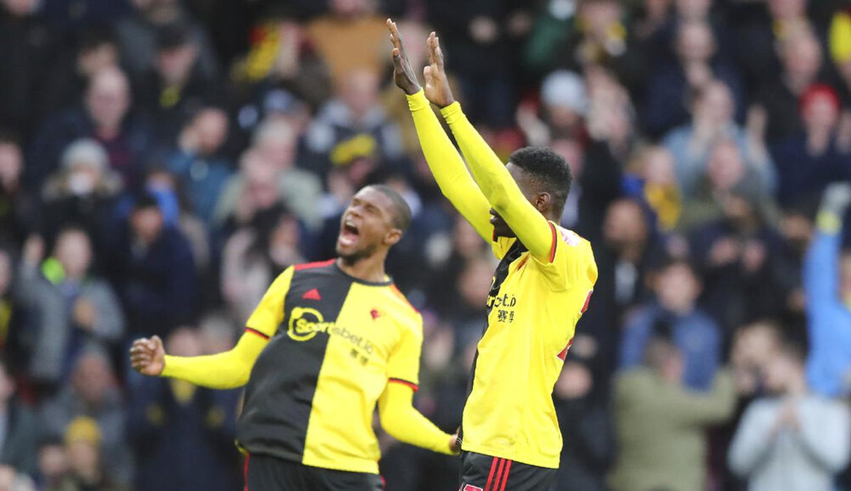 Pemain Watford, Ismaila Sarr, melakukan selebrasi usai membobol gawang Manchester United pada laga Premier League 2019 di Stadion Vicarage Road, Minggu (22/12). Watford menang 2-0 atas Manchester United. (AP/Petros Karadjias)
