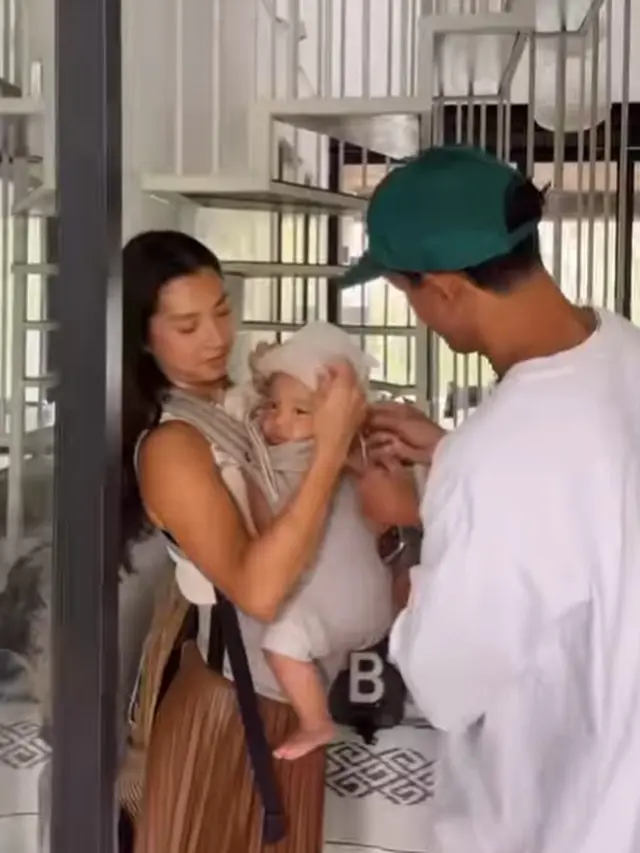 Jennifer dan Irfan Bachdim selalu romantis (Instagram/jenniferbachdim)