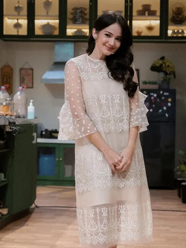 10 Inspirasi Outfit 17an untuk Segala Look dari Artis Tanah Air, Mulai dari Maudy Ayunda, Enzy Storia, hingga Cinta Laura