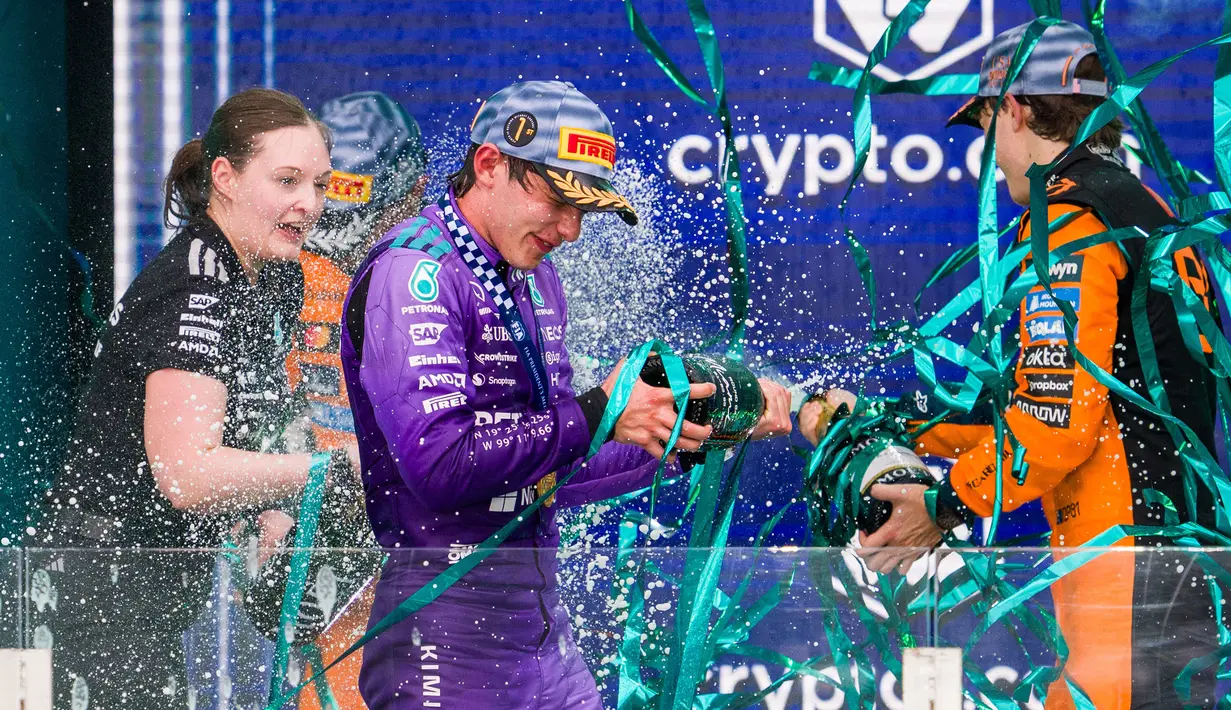 Penampilan pembalap Mercedes, Kimi Antonelli semakin cemerlang setelah berhasil memenangkan Formula 1 GP Miami 2026 di Miami International Autodrome, Florida, Minggu (02/05/2026) waktu setempat. (AP Photo/Danny Karnik)