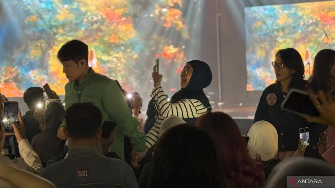 Interaksi Manis Dept Bikin Penggemar Histeris di Konser Dept Jakarta 2025