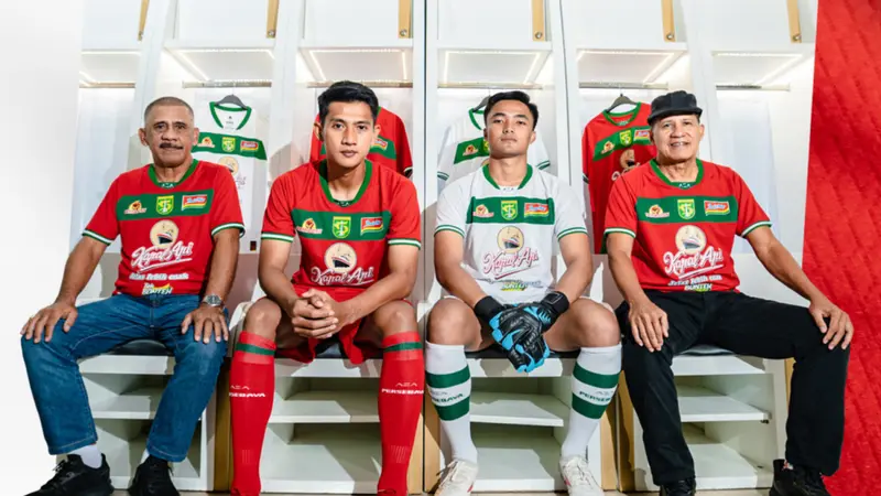 Para pemain mengenalkan jersey ketiga Persebaya. (Istimewa)