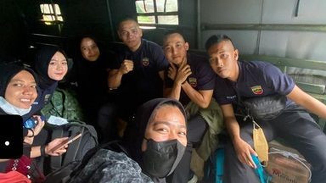 Menjadi abdi negara merupakan keinginan yang sudah dimiliki oleh Ade sejak masih duduk di bangku sekolah. <br>
